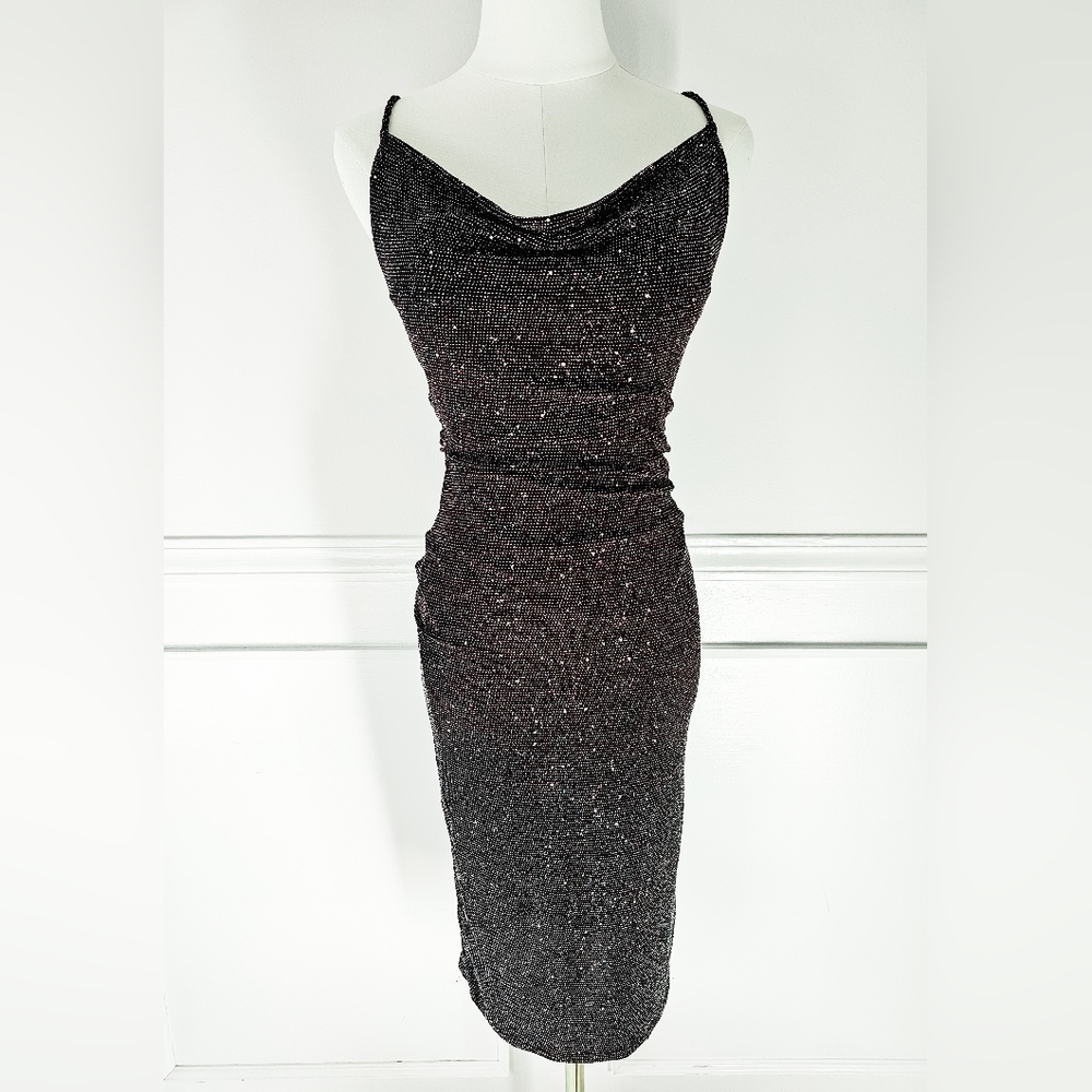 Elegant Black Shimmer Dress - Picture 3 of 7
